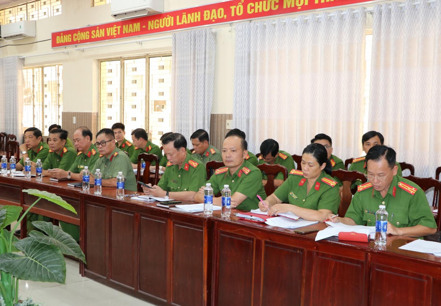 Các đại biểu tham dự cuộc họp