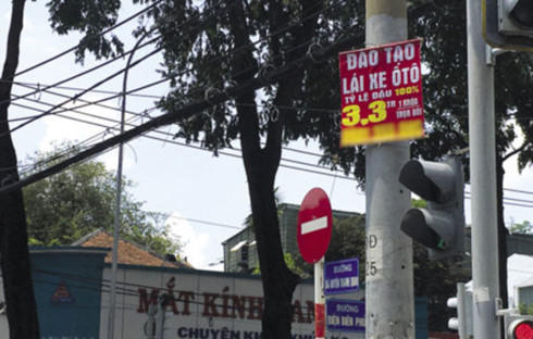 Nhiều cơ sở, trung tâm đào tạo lái xe quảng cáo trên mạng, nhưng trong số này có nhiều cơ sở chưa hề được cấp phép hoạt động.