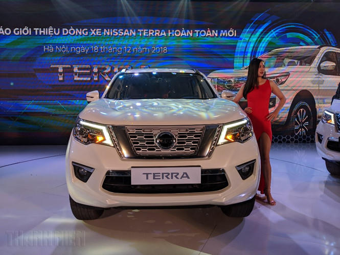 Nissan Terra sở hữu thiết kế cứng cáp, 7 chỗ ngồi