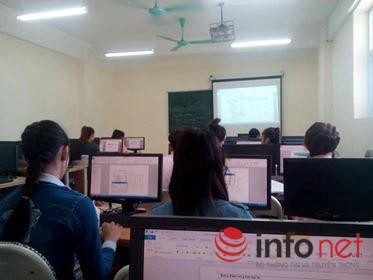 Giờ học Tin học của lớp Y đa khoa 2 tại phòng E6.12N sáng 12/9