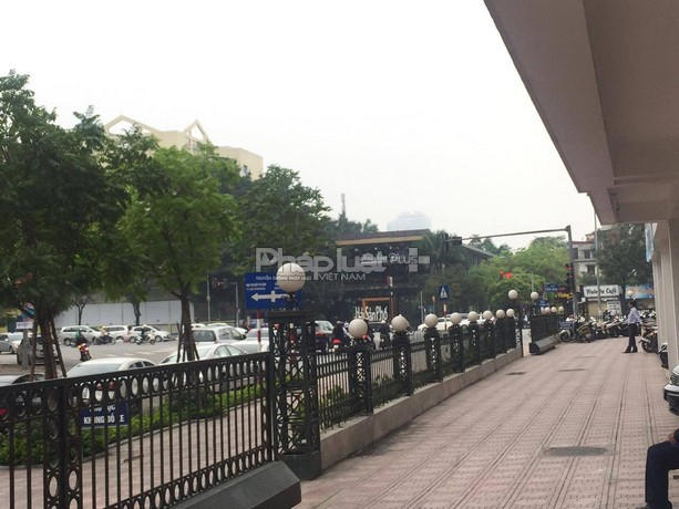 Nhà hàng Hải Sản phố nhìn từ phía UBND quận Ba Đình.