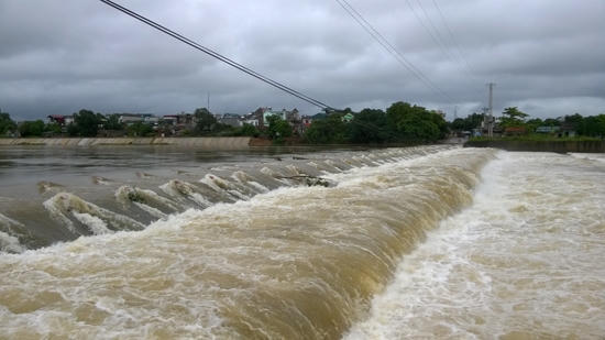 Lũ tr&ecirc;n s&ocirc;ng&nbsp;K&ocirc;n đang xuống dần. Ảnh minh họa.