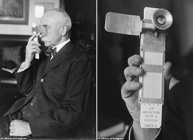 Hồi năm 1922, tác giả Bradley Fiske đã thực hiện một thiết bị giúp đọc những cuốn sách mini. Thiết bị này có lắp kính phóng đại giúp bạn đọc được những cuốn sách mini với những con chữ siêu nhỏ không thể đọc được bằng mắt thường. Những con chữ nhỏ xíu sẽ được in ra trên những tấm bìa, khi đọc hết chữ trên một tấm bìa thì người đọc chuyển sang tấm bìa tiếp theo.