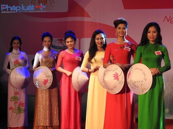 Và chỉ trong 2h nữa, trong số 14 thí sinh, ai sẽ đứng lên đỉnh vinh quang.