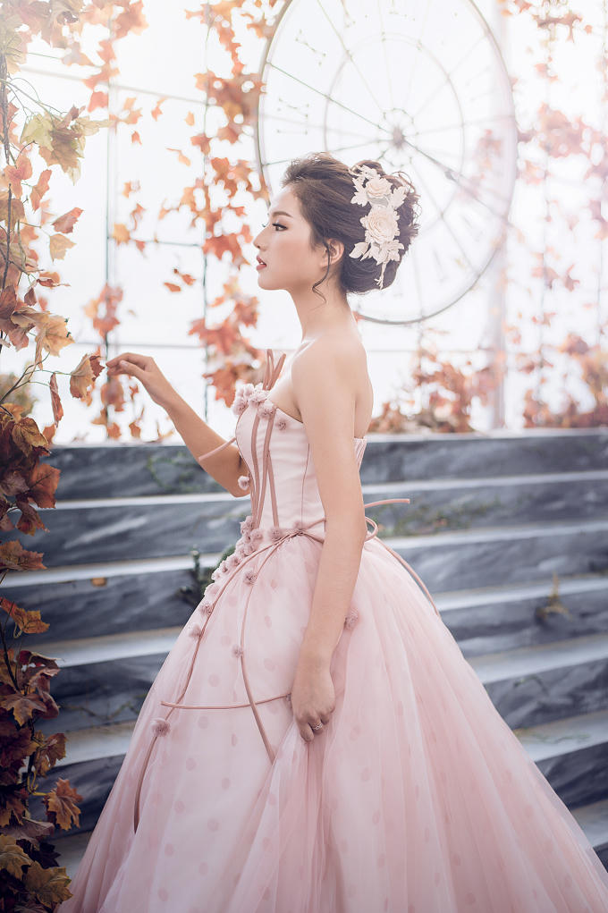 Sở thích của Bích Ngọc cũng khá giống các bạn trẻ hiện nay xem phim, nghe nhạc, chụp ảnh, đi chơi với gia đình và bạn bè, học ngoại ngữ, chơi thể thao...