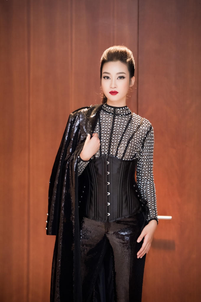 D&agrave;n người đẹp HHVN 2016 g&acirc;y &lsquo;n&aacute;o loạn&rsquo; thảm đỏ thời trang