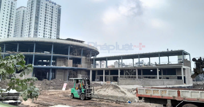 Các hạng mục khác như lối vào hầm, nhà điều hành... đang được thi công.