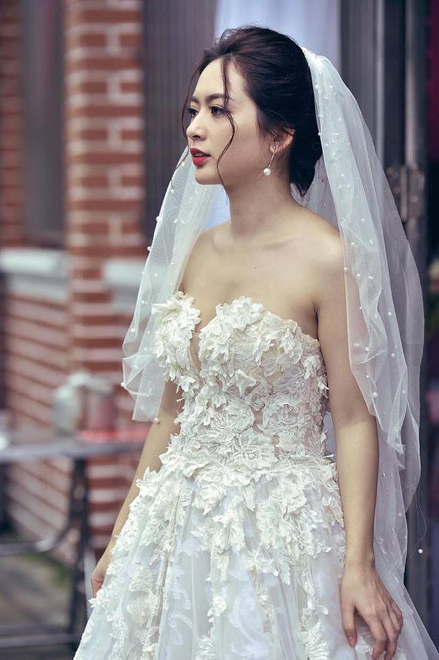 Hiện tại, cô nàng là quản lý của một chuỗi cửa hàng thời trang có tiếng.