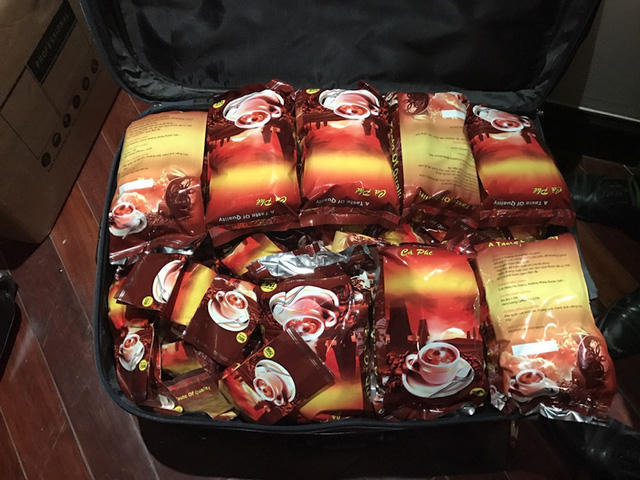 Thuốc lắc được nguỵ trang trong gói cà phê được công an thu giữ.