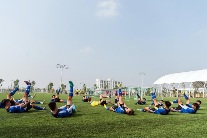 Học viên PVF đang tập luyện tại Trung tâm đào tạo bóng đá trẻ PVF Hưng Yên.