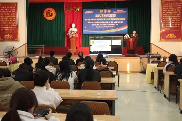 Tuyên truyền phòng, chống lừa đảo trên không gian mạng cho sinh viên Trường Cao đẳng Cộng đồng Hưng Yên.