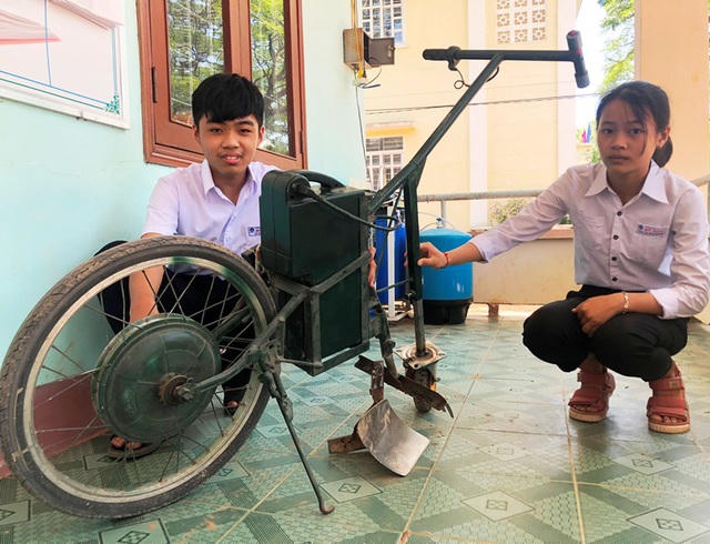 Máy cày làm cỏ, bón phân dễ sử dụng, năng suất lao động lại cao...