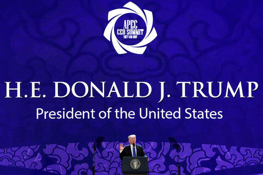 Tổng thống Donald Trump phát biểu tại Hội nghị Thượng đỉnh Doanh nghiệp APEC. (Ảnh: Reuters)