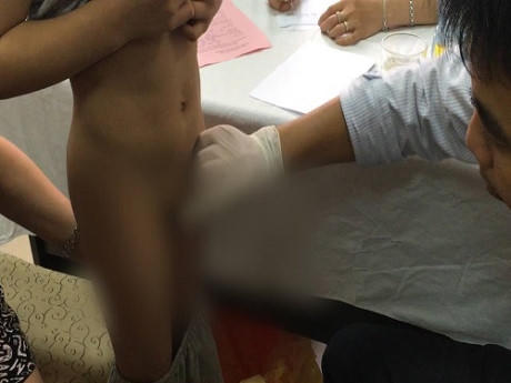 Số trẻ bị viêm nhiễm, có vấn đề về đường sinh dục đang gia tăng. Ảnh: Trung tâm DSKHHGD Hoàn Kiếm cung cấp.