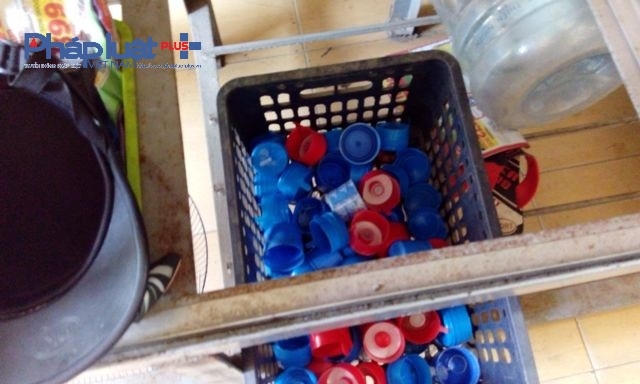 Lật tẩy h&agrave;ng loạt sai phạm trong việc sản xuất nước đ&oacute;ng b&igrave;nh 24 Quốc tế