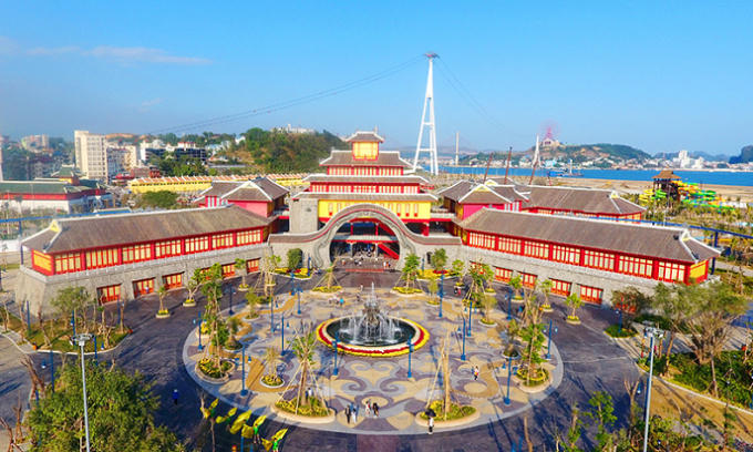 Chương trình “Rực rỡ Hạ Long 2017” được tổ chức vào 20h ngày 28/4 tại Công viên Đại Dương (Khu du lịch Bãi Cháy, TP Hạ Long).