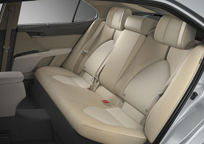 Toyota Camry 2019 nhập khẩu từ Th&aacute;i Lan gi&aacute; b&aacute;n từ 1,029 tỷ đồng