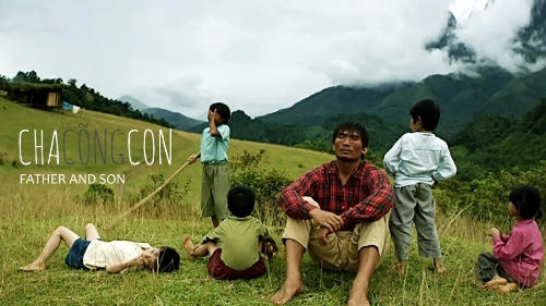 "Cha cõng con" một trong nhiều phim hay được trình chiếu miễn phí tại các rạp trong khuôn khổ Liên hoan phim.