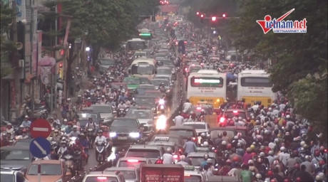 Ùn tắc giao thông Hà Nội không biết đến bao giờ