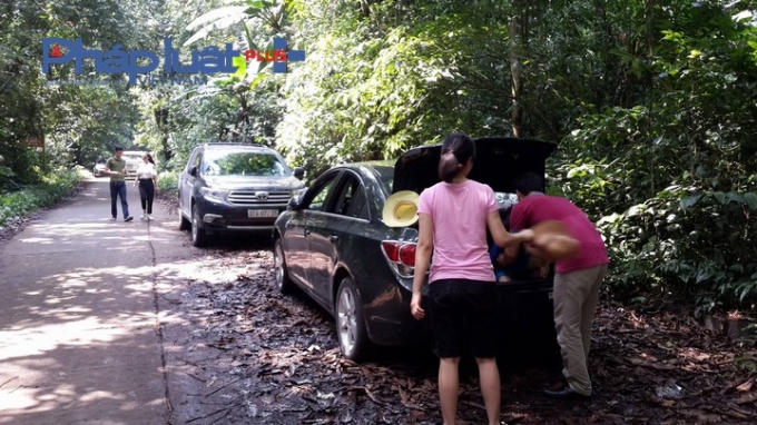 Ghi nhận được nhiều vụ va chạm, xe hỏng hóc giữa đường.