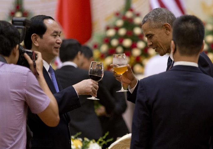 Chủ tịch nước Trần Đại Quang và Tổng thống Obama dự tiệc chiêu đãi. (Ảnh: Ap)