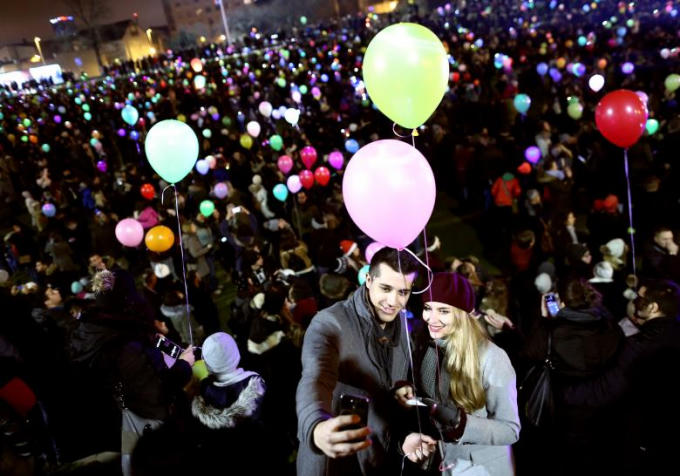 Hàng ngàn bạn tre xuống phố chào đón Noel tại  Zagreb, Croatia. (Ảnh: Reuters)