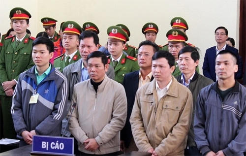 Các bị cáo trong phiên sơ thẩm. Ảnh: TTXVN
