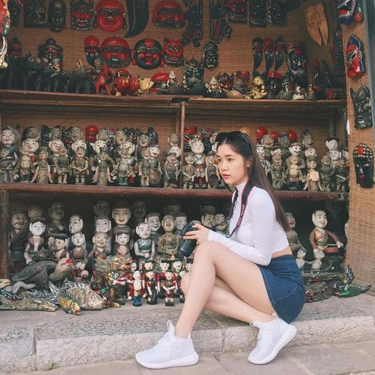 Nhưng nếu đó là một nơi tôn nghiêm như Văn Miếu - Quốc Tử Giám thì hoàn toàn không phù hợp.