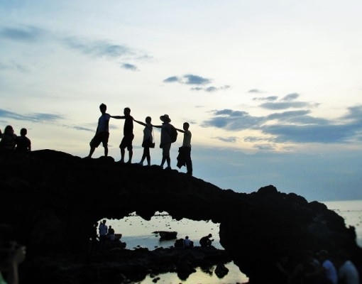 Ngắm hoàng hôn trên cổng Tò Vò cũng là một điều khá thú vị.