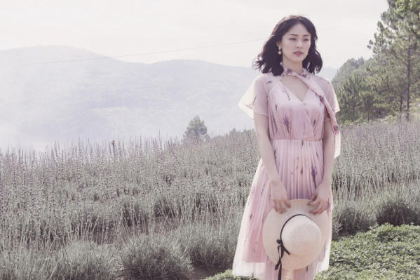 Hạ Vi đẹp h&uacute;t hồn trong