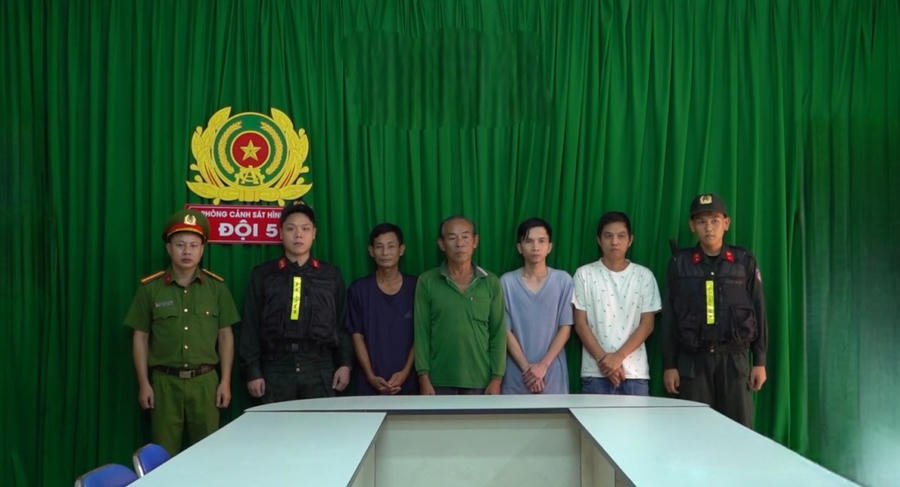 Các đối tượng tại Cơ quan Công an.
						
						Các đối tượng tại Cơ quan Công an.