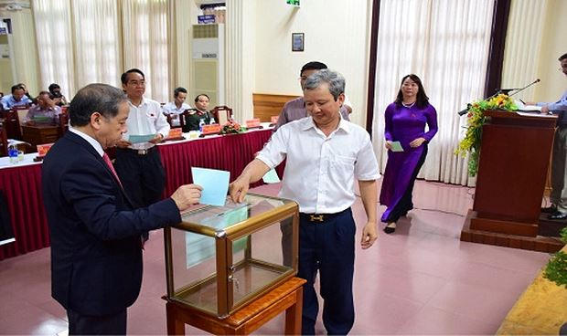 Bí thư Tỉnh ủy Lê Trường Lưu có số phiếu tín nhiệm cao nhất với 52/52 phiếu.