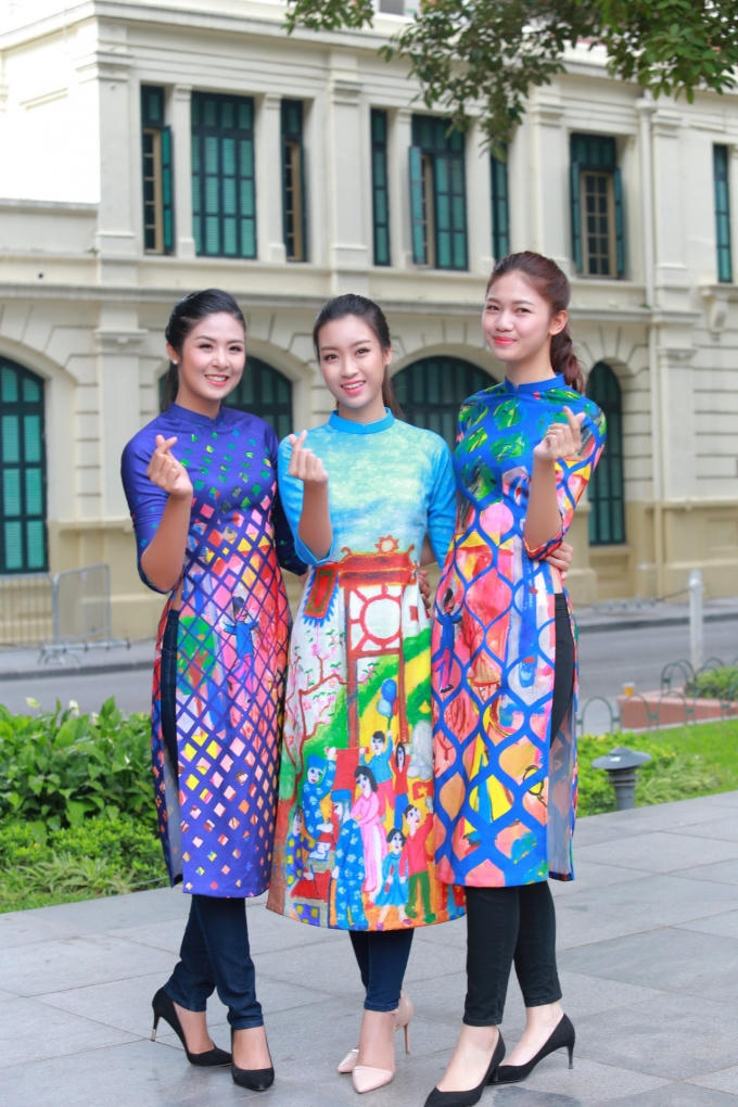 Dàn Hoa hậu, Á hậu cùng nhảy flashmob gây ‘náo loạn’ Hồ Gươm sáng sớm