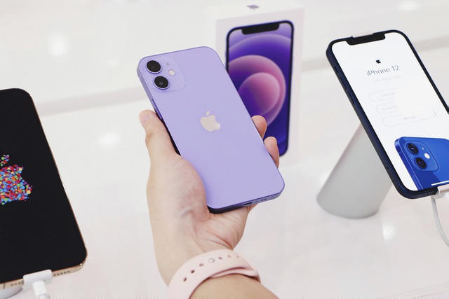 Trong khi đó, giá bán của iPhone 12 Mini màu tím cao hơn 800.000 đồng so với các phiên bản màu sắc khác.