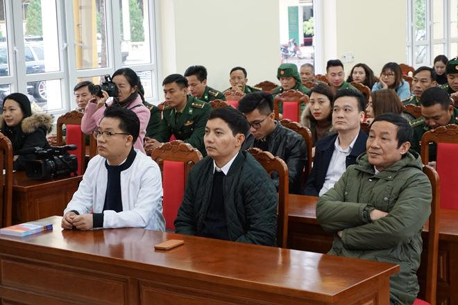 Quang cảnh buổi lễ trao tặng