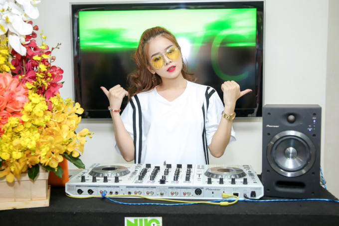 DJ Mie.
