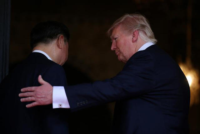 Đây là cuộc gặp mặt trực tiếp đầu tiên của ông Trump và ông Tập kể từ khi ông Trump nhậm chức hồi tháng 1. (Ảnh: Reuters)