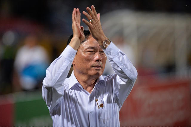 Nổi hơn cả bầu Đức, bầu Đệ khiến V-League xôn xao bởi những công văn