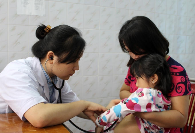 Nhiều gia đình đưa con đến từ sớm. (Ảnh: Đức Biên).