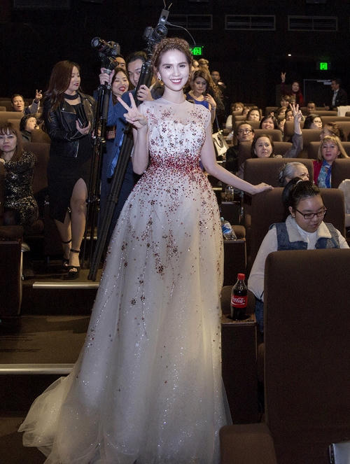 Nữ hoàng nội y trở thành tâm điểm của sự chú ý.