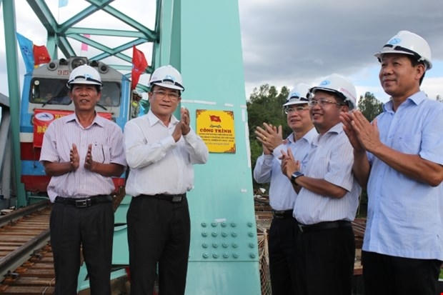 Cầu Cây Cam - Công trình trên tuyến đường sắt Bắc- Nam do RCC thi công.