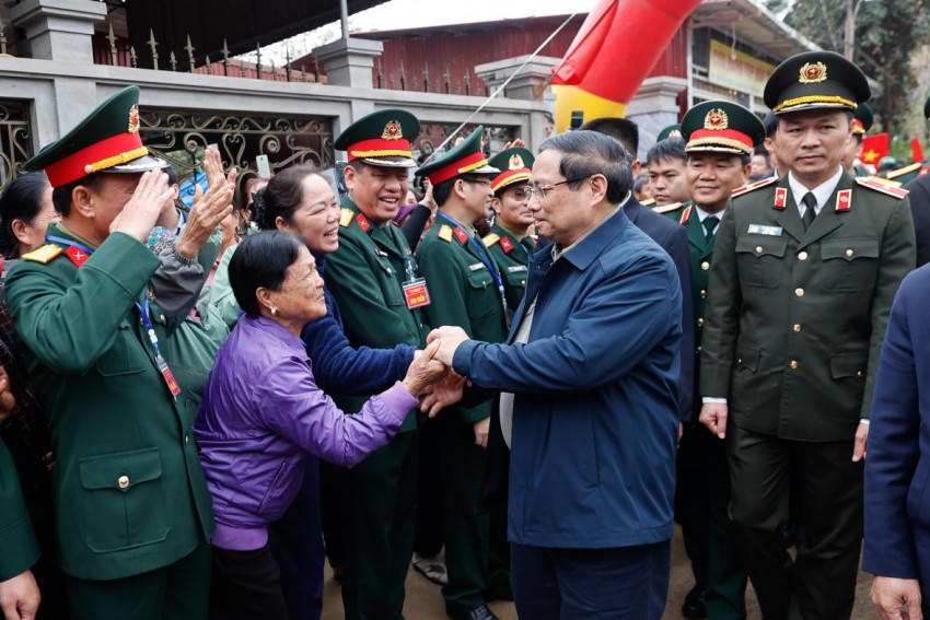 Thủ tướng Phạm Minh Chính đến dự lễ khởi công dự án Trường liên cấp Cẩm Thạch - Ảnh: Nhật Bắc
