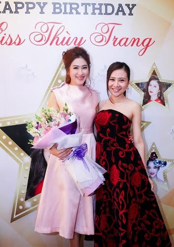 Á hoàng doanh nhân Nhất Hương cũng đến chúc mừng người bạn thân thiết.