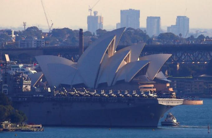 Tàu USS Bonhomme Richard đổ bộ vào cảng Sydney ở Úc ngày 29/ 6. (Ảnh: Reuters)