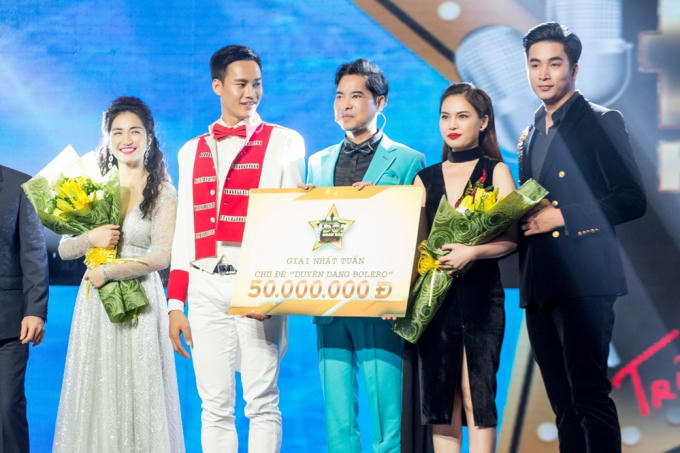 Giang Hồng Ngọc - H&ograve;a Minzy nắm tay nhau gi&agrave;nh giải nhất tuần đ&ecirc;m nhạc