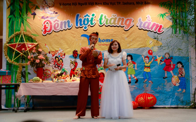 Chị Hằng, Chú Cuội dẫn dắt đêm hội.