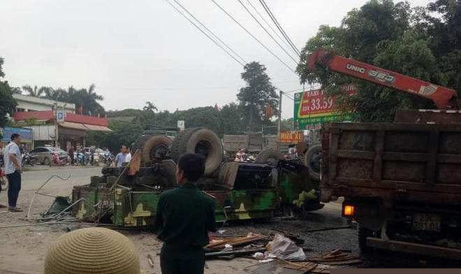 Hiện trường vụ lật xe