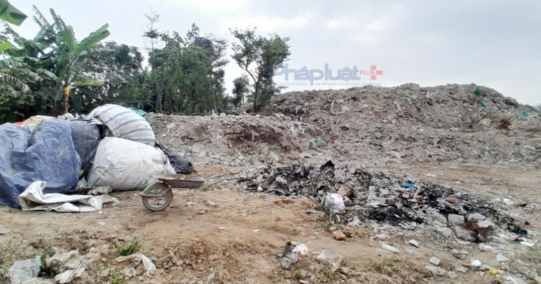 Căn cứ tài liệu, chứng cứ thu thập được và lời khai của các đối tượng liên quan, cơ quan CSĐT - Công an TP Hà Nội khởi tố vụ án hình sự “Gây ô nhiễm môi trường”; ra lệnh giữ người trong trường hợp khẩn cấp...