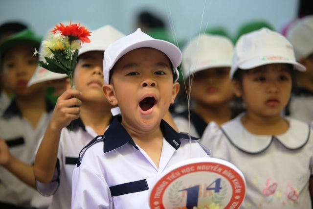 Con trẻ g&aacute;nh kỳ vọng điểm 10 rất lớn từ bố mẹ. (Ảnh minh họa)