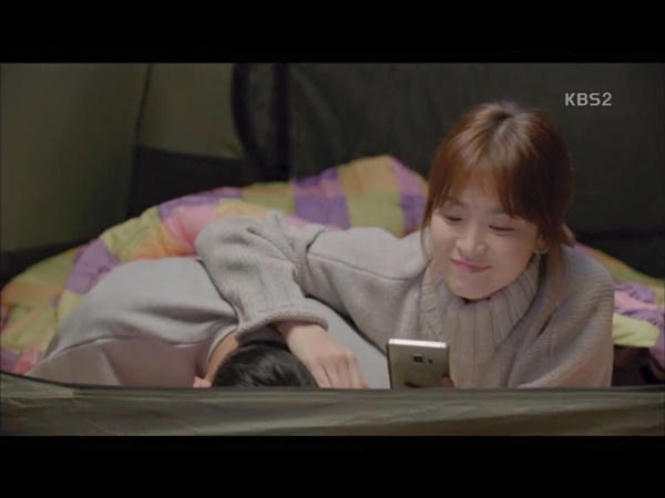Hậu duệ mặt trời tập 16: Song Hye Kyo nổi máu ghen hoạn thư khi nhìn bạn trai